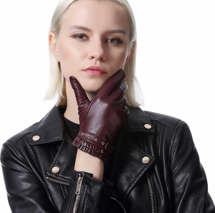 How to deal with the odor of leather clothes that have been put away for a long time